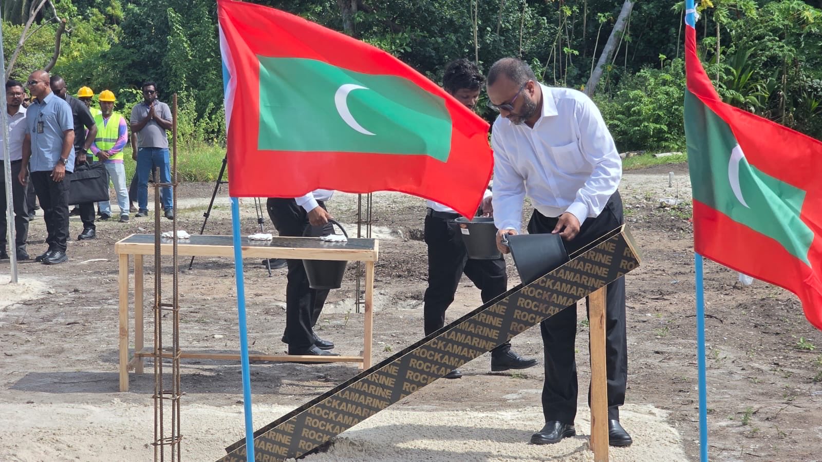 ނޫމަރާގަ އަލަށް އިމާރާތްކުރާ މިސްކިތުގެ ބިންގާ އަޅައިފި