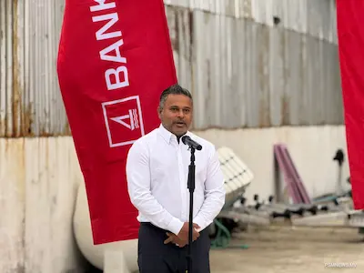 އިދިކޮޅު ފަރާތަތަކަށް، ރަށްރަށުގައި އޭޓީއެމް ބެހެއްޓުމަކީ ބޭކާރުކަމަކަށް ވިޔަސް، ރައްޔިތުން ބުނީ އެ ޚިދުމަތް މުހިންމުކަމަށް