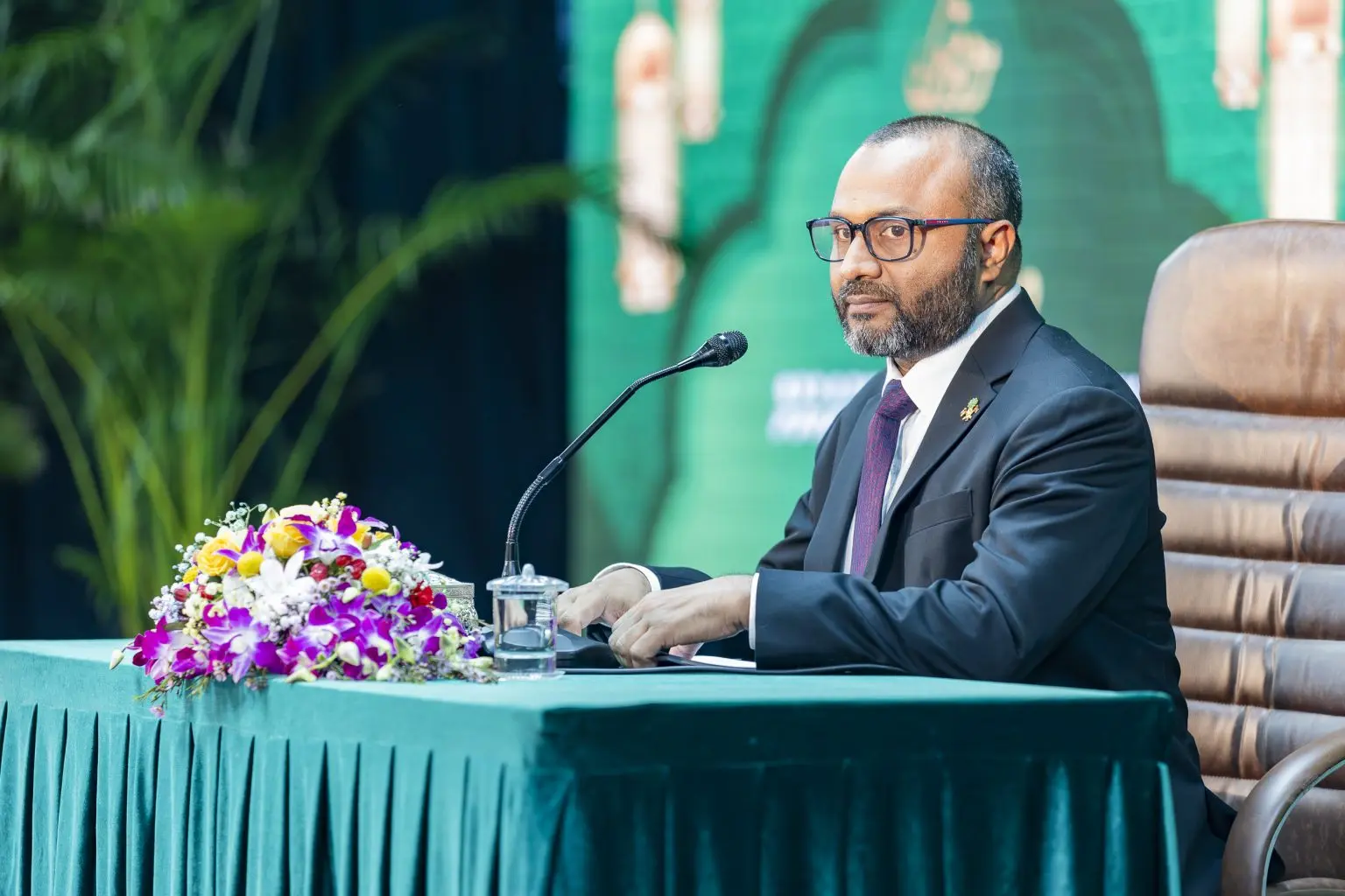 އިސްލާމިކް މިނިސްޓްރީގެ މަގާމުތަކުގައި ތިބޭ މުވައްޒަފުންނަށް އުމްރާ ކުންފުނި ނުހިންގޭ ގޮތް ހަދަނީ