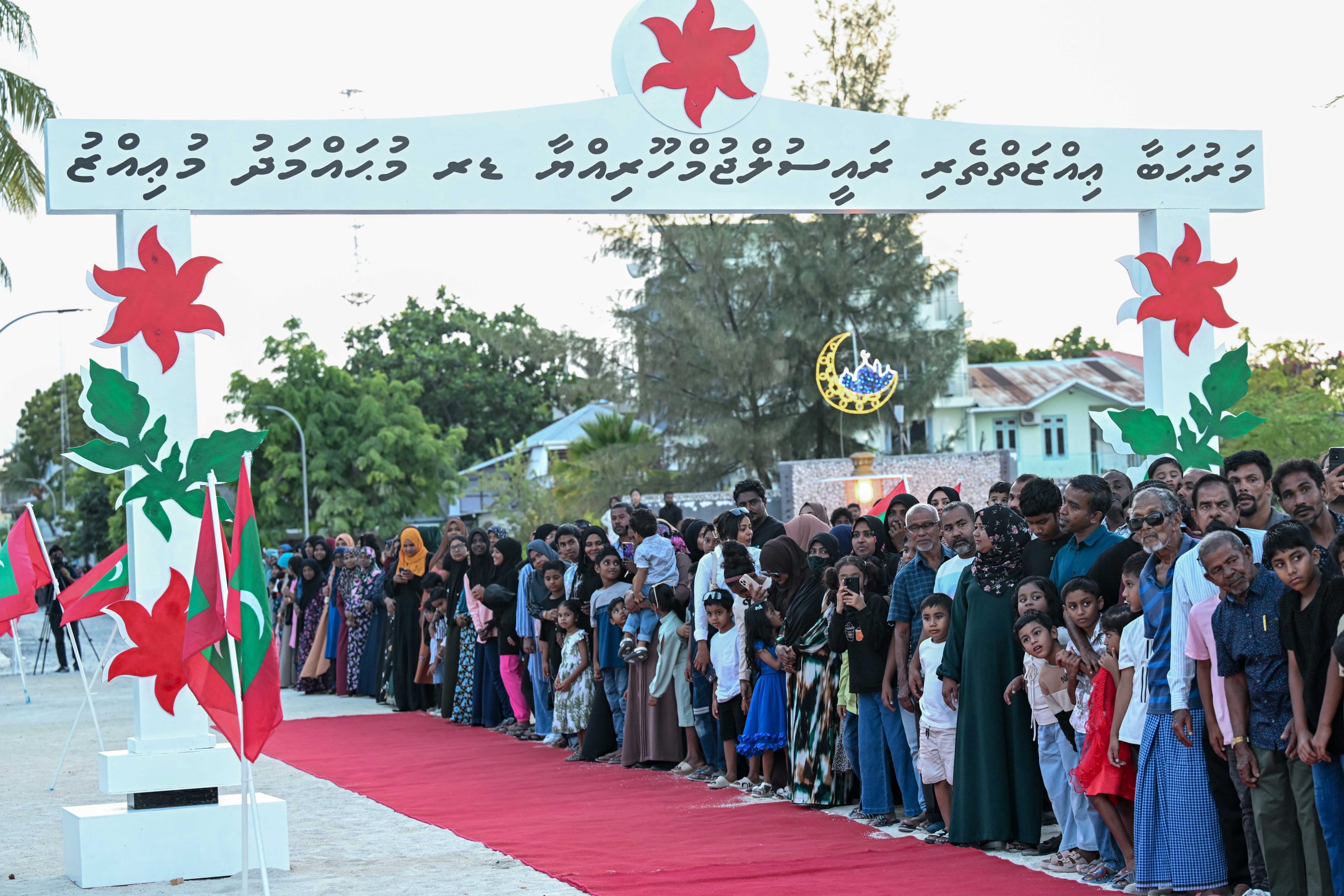 ރައީސް, އދ ގެ މީހުން ދިރިއުޅޭ ރަށްރަށަށް ކުރެއްވި ދަތުރުފުޅު ނިންމަވައި މާލެ ވަޑައިގަންނަވައިފި