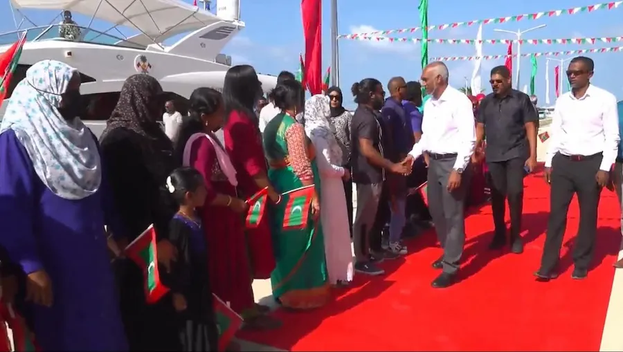 ރައީސްގެ އދ. އަތޮޅު ދަތުރުފުޅު: ކުނބުރުދޫއިން ހޫނު މަރުހަބާއެއް!