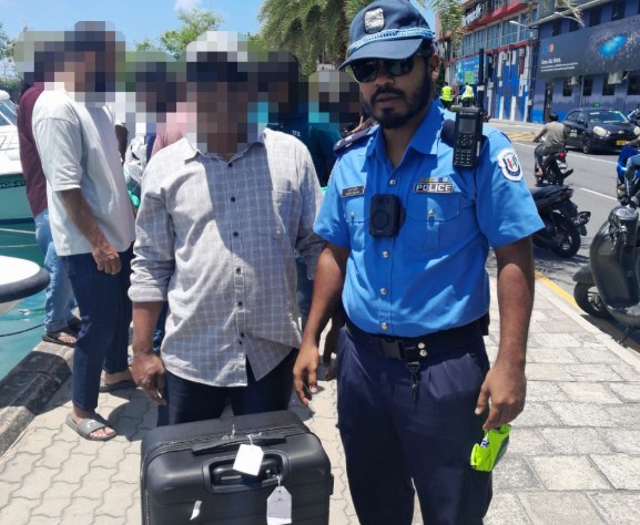 ބައިލައްކައަށްވުރެ ގިނަ ފައިސާ ގެއްލިގެން ރިޕޯޓްކުރިތާ ގިނަ އިރުތަކެއް ނުވެ، ފޮށި ހޯދައި ހަވާލު ކޮށްފި