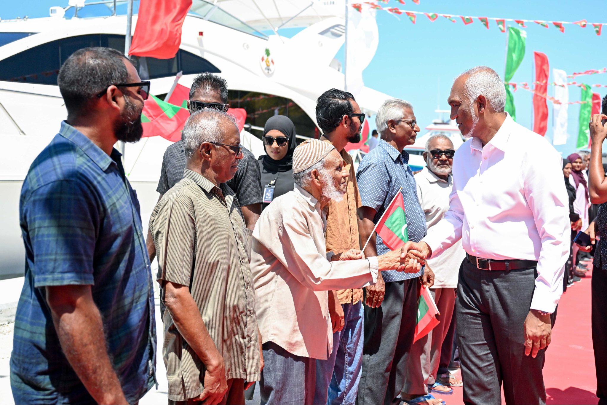 ރައީސްގެ އދ. އަތޮޅު ދަތުރުފުޅު: އޮމަދޫއިން ހޫނު މަރުހަބާއެއް!