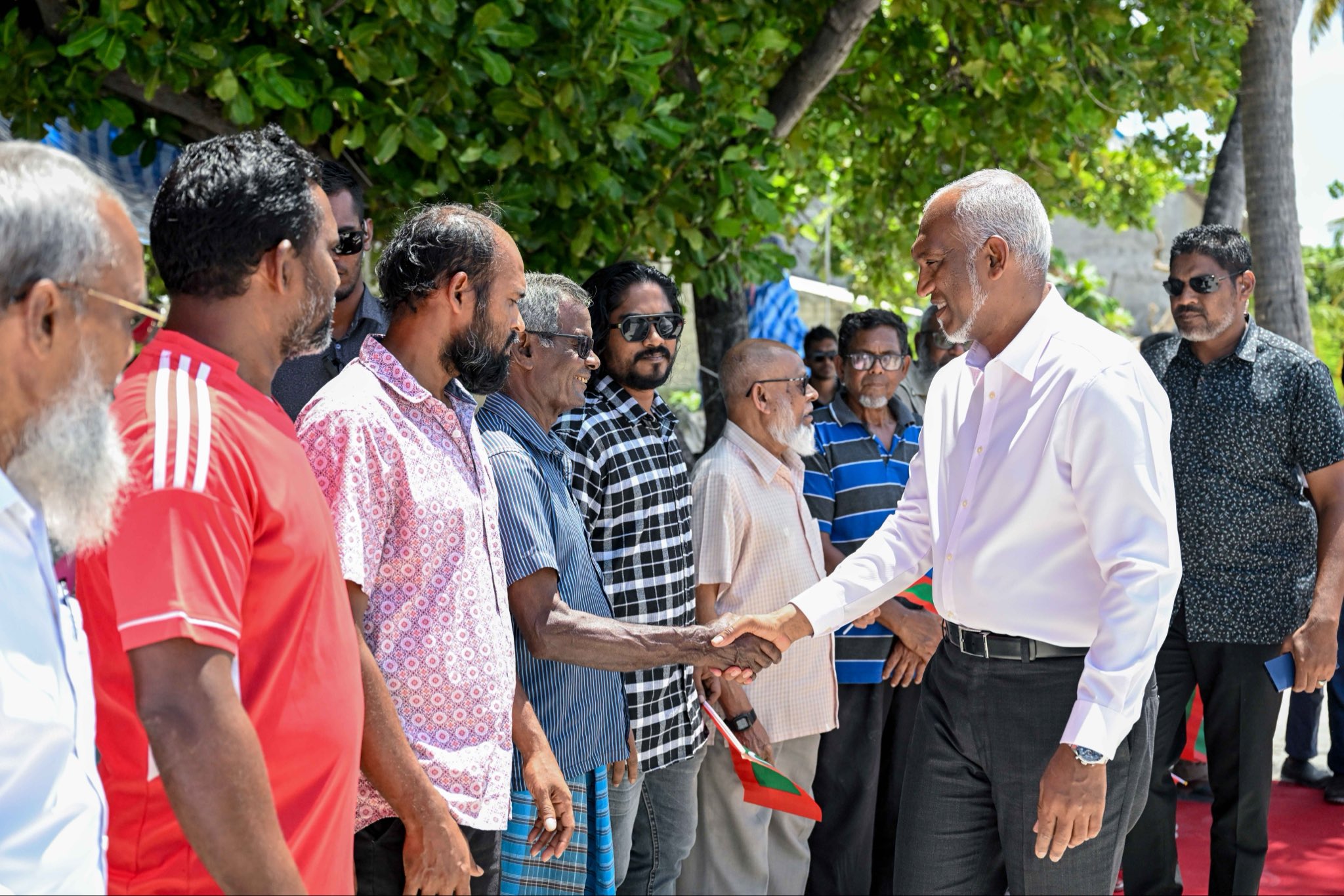 ރައީސްގެ އދ. އަތޮޅު ދަތުރުފުޅު: ހަންޏާމީދޫން ހޫނު މަރުޙަބާއެއް!
