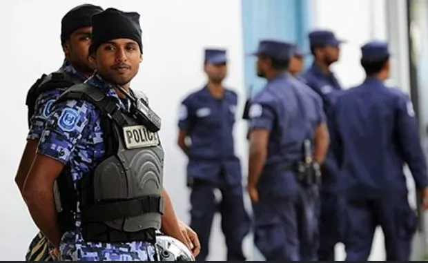 ވަކިވަކި ފުލުހުންނާއި ފުލުހުންގެ އާއިލާ އަށް ބިރުދައްކައި ހަދާނަމަ ގާނޫނީ ފިޔަވަޅު އަޅާނެ ކަމުގެ އިންޒާރު