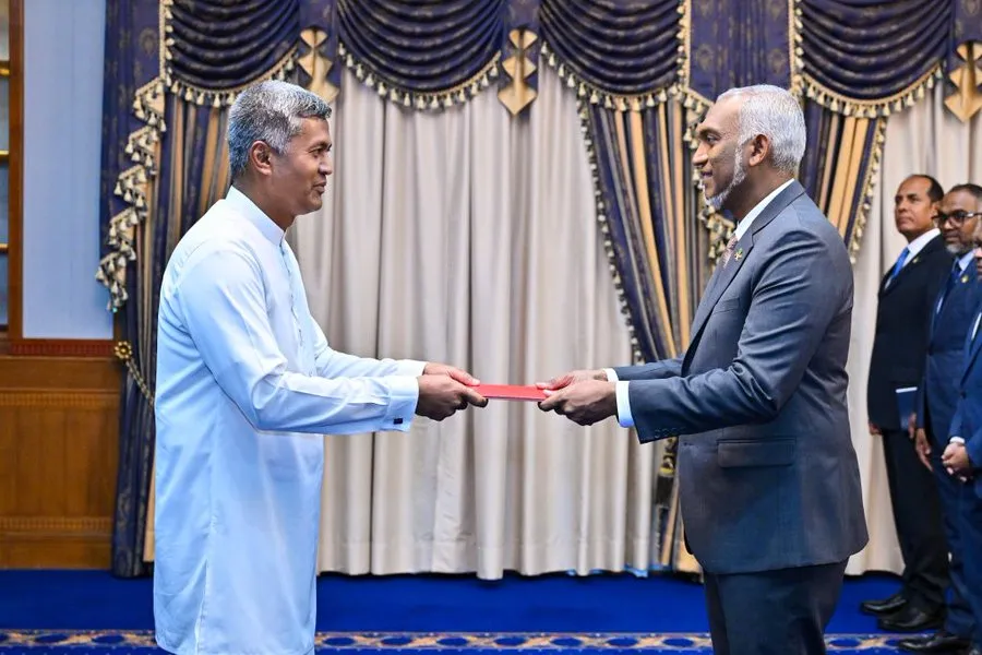 ލަންކާގެ އައު ސަފީރުގެ ފަތްކޮޅު ރައީސަށް އަރުވައިފި