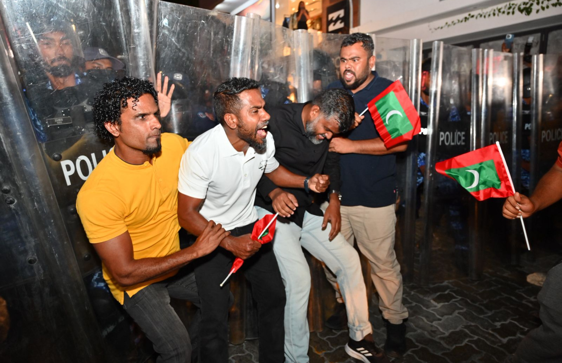 ރޭ ހައްޔަރު ކުރި މީހުންގެ ތެރެއިން 2 މީހަކު ދޫކޮށް، ބާކީ 6 މީހުންގެ ބަންދަށް 15 ދުވަސް،