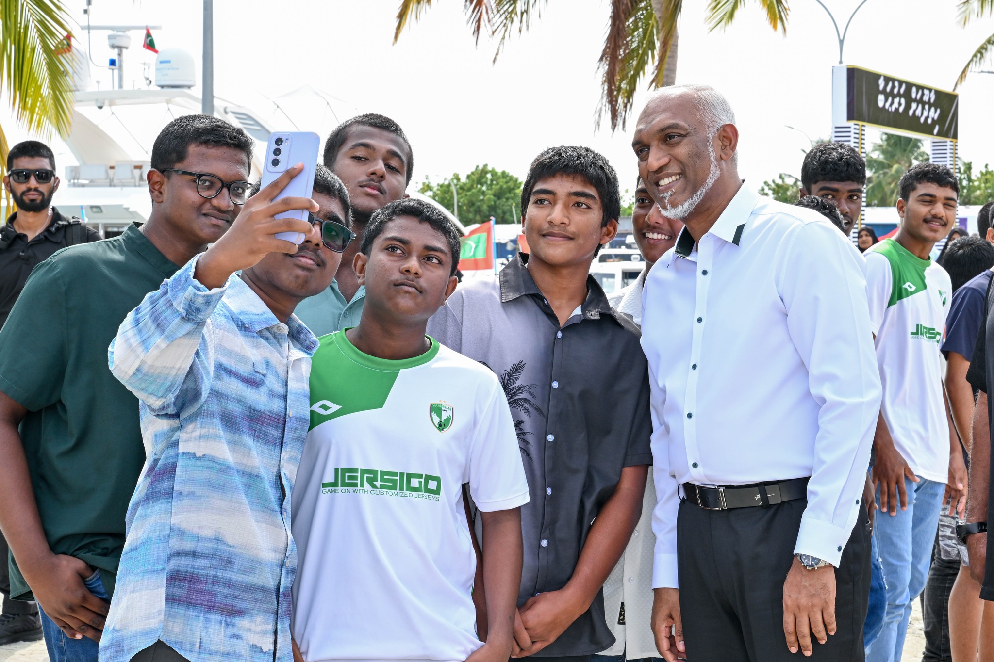 ކަންކަން ނިންމުމުގައި އަންހެނުންނާއި ޒުވާނުންގެ ބައިވެރިވުން އިތުރުކުރުމަށް އަޒުމު އައު ކުރަންޖެހޭ: ރައީސް