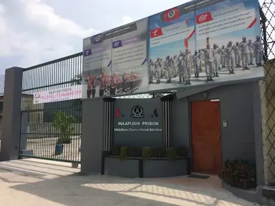 މާފުށި ޖަލުގައި ސްކޭމާ ދެކޮޅަށް ހިންގި އޮޕަރޭޝަނެއްގައި 33 ފޯނު އަތުލަގެންފި