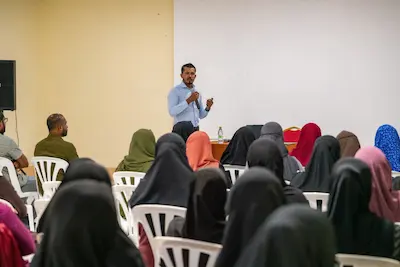ސްކޭމް މައްސަލަތަކުން ރައްކާތެރިކުރުވުމަށް މައުލޫމާތު ދިނުމުގެ ސެޝަނެއް ފޯކައިދޫގައި