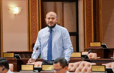 ލޫޓުވައިފި ފަދަ ޝިއާރުތައް ހިމެނޭ ބެނާތައް ދެމުން އެންމެ އައުލާކަން ބޮޑީ އެމްޑީޕީ ހަރުގެ ކުރިމަތީގަ: ޝުޖާޢު