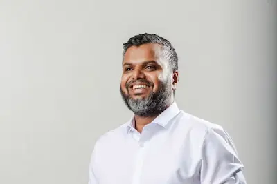 އެމްޑީޕީގެ އެކްޓިވިސްޓް ހުސައިން ޝަރުތުތަކާއެކު ދޫކޮށްލައިފި