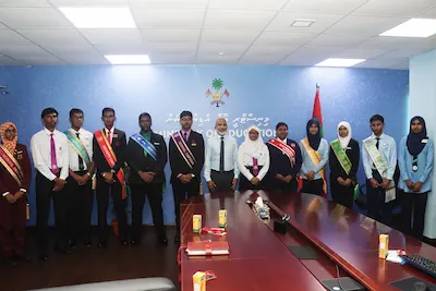 ޗައިނާ ޔޫތު އެކްސްޗޭންޖް ޕްރޮގްރާމްގައި ބައިވެރިވާ ދަރިވަރުންނާ ވަޒީރު ޝަފީޢު ބައްދަލުކުރައްވައިފި