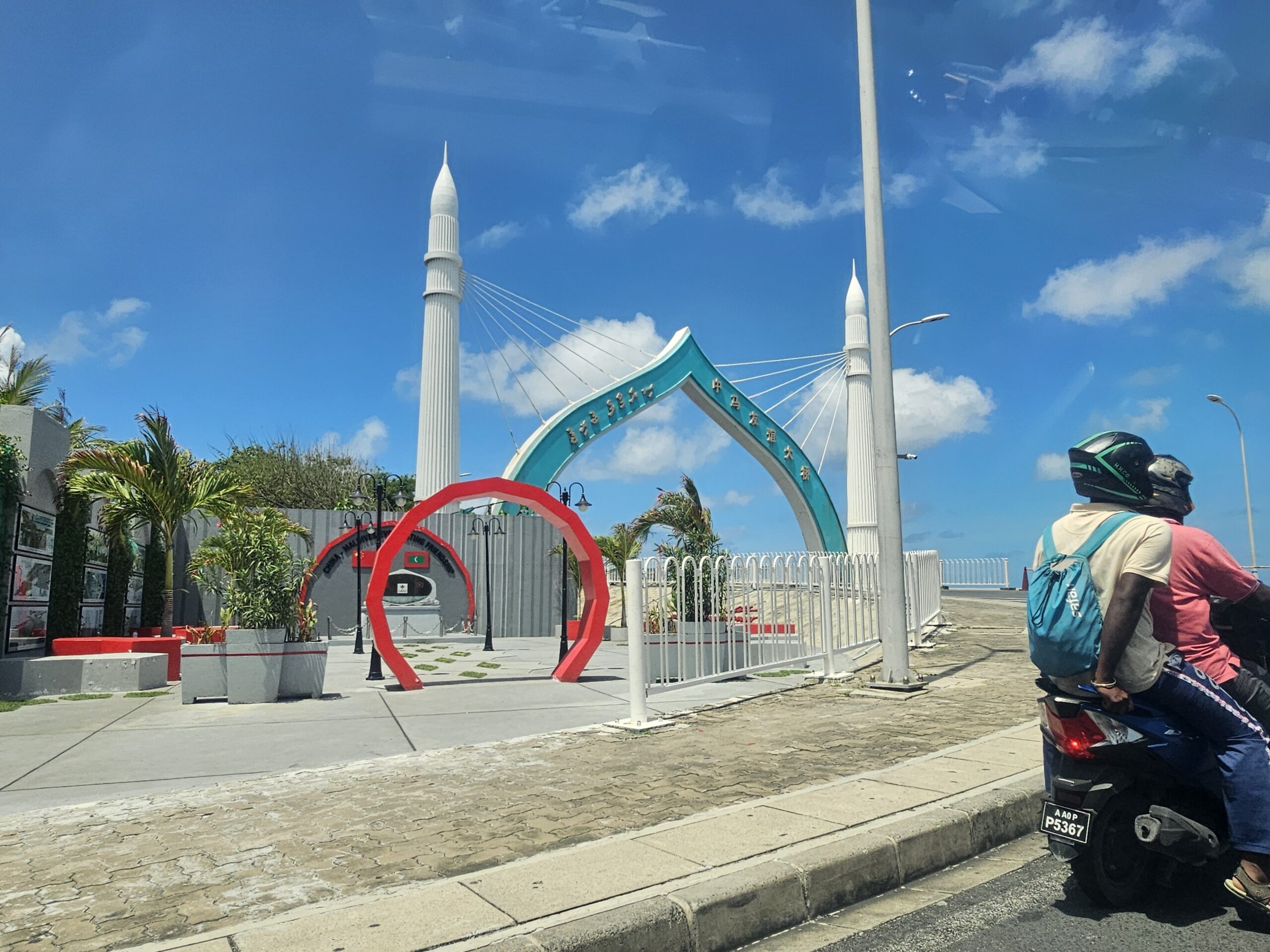 އެމަޖެންސީ އެކްސަސައިޒާ ގުޅިގެން ސިނަމާލެ ބްރިޖުގެ އެއް ލޭން މާދަމާ ބަންދު ކުރަނީ