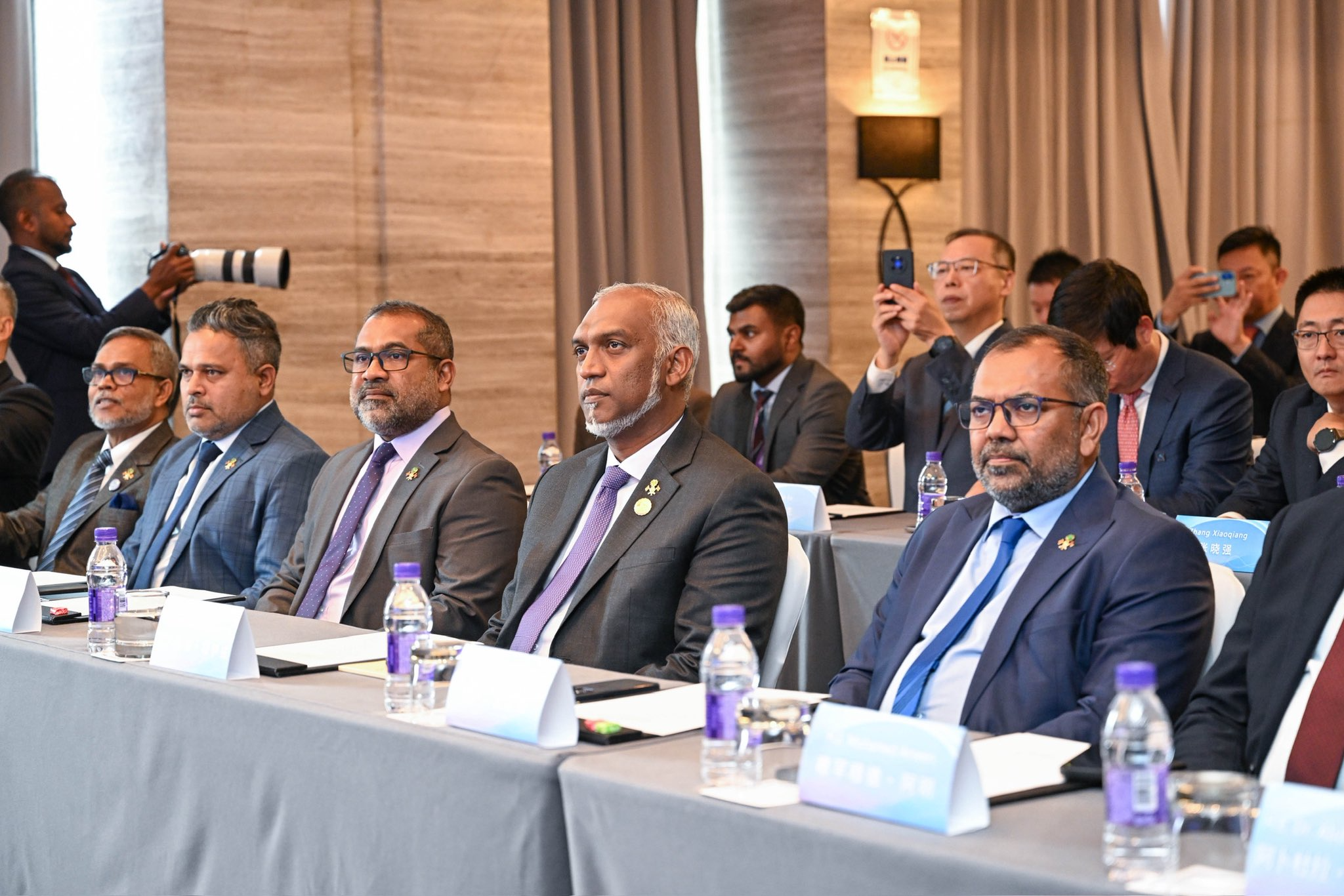 ރާއްޖެއާ ޗައިނާއާ ދެމެދު އެކިދާއިރާތަކުން އެއްބާރުލުންދިނުމާބެހޭ ފަހުމުނާމާތަކެއްގައި ސޮއިކޮށްފި