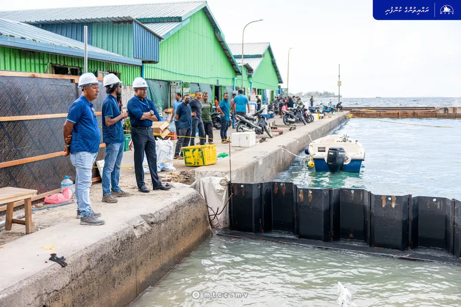 ބޮޑުުތަކުރުފާނުމަގު ތަރައްޤީކުރުން؛ ޖެޓީ ތަޅާލައި، މަގު ފުޅާ ކުރަން ބޭނުންވާ ފަޅުގެ ސަރަހައްދަށް ވެލި އަޅަން ފަށައިފި