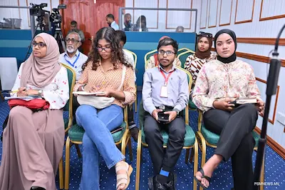 ނޫސްވެރިންގެ ފެންވަރު މަތިކުރުމަށް ބްރޯޑްކާސްޓިންގ ނޫސްވެރިން އެކްރެޑިޓް ކުރަނީ