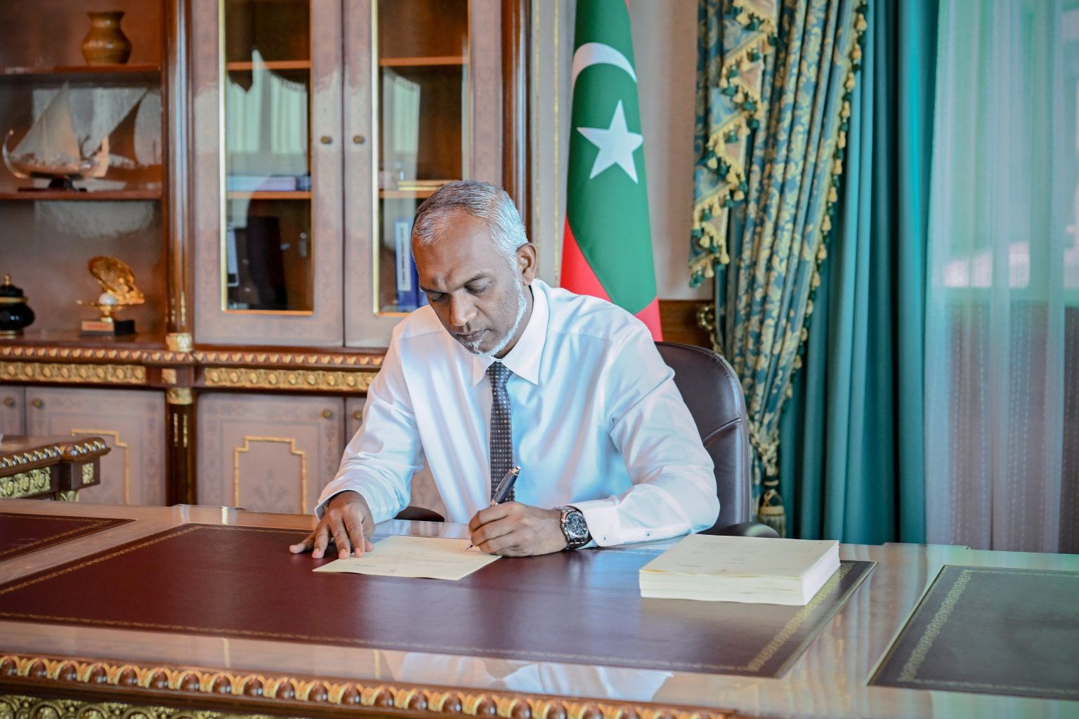 އިންޝުއަރެންސްއާ ބެހޭ ބިލު، ރައީސް ތަސްދީޤުކުރައްވައިފި