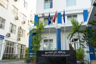 އެމް.އެން.ޔޫގެ ފަރާތުން ފޮތް ހަދިޔާކުރުމަށް ހުޅުވާލައިފި