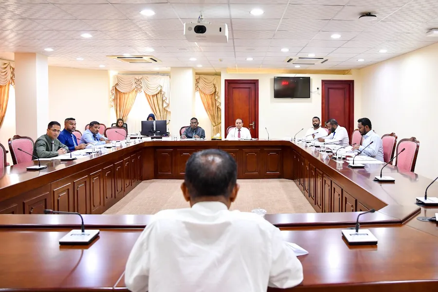 މީޑިއާ ބިލާ ގުޅޭގޮތުން މަޝްވަރާކުރުމަށް ކަމާގުޅޭ ފަރާތްތައް ކޮމިޓީއަށް ހާޒިރުކުރަނީ