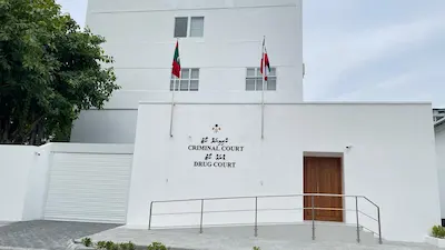ރާއްޖެއަށް މަސްތުވާތަކެތި އެތެރެކުރަން އުޅުނު ސްޕެއިން މީހާގެ ބަންދަށް އިތުރު 15 ދުވަސް