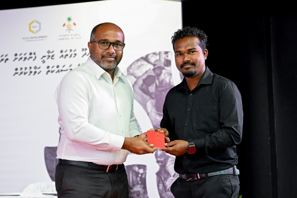 މަކުނުދޫގައި ޕާސްޕޯޓު ދޫކުރުމުގެ ޚިދުމަތް ފަށައިފި