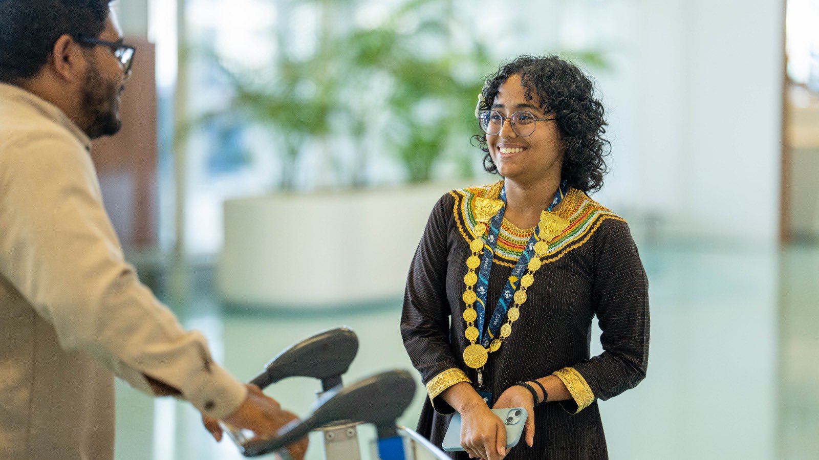 އެމްއޭސީއެލްގެ މުވައްޒަފުން ގައުމީ ހެދުމުގައި ވަޒީފާއަށް ނުކުމެ ދެއްކީ ފުރިހަމަ ނަމޫނާއެއް!