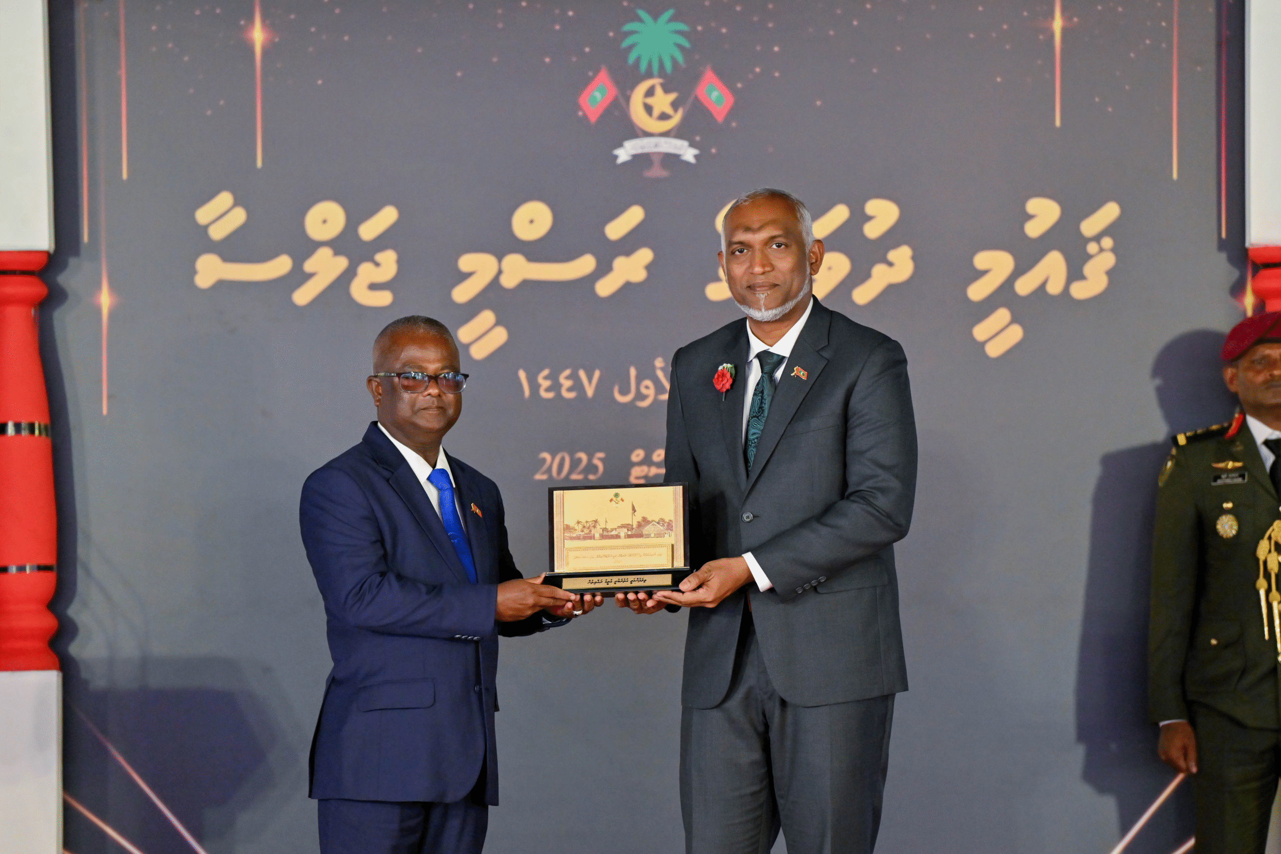 ދިވެހި ޤައުމިއްޔަތަށް ޚިދުމަތް ކުރުމުގެ ޚާއްޞަ ޝަރަފު، ހއ. އުތީމު ރައްޔިތުންނަށް ރައީސް އަރުވައިފި