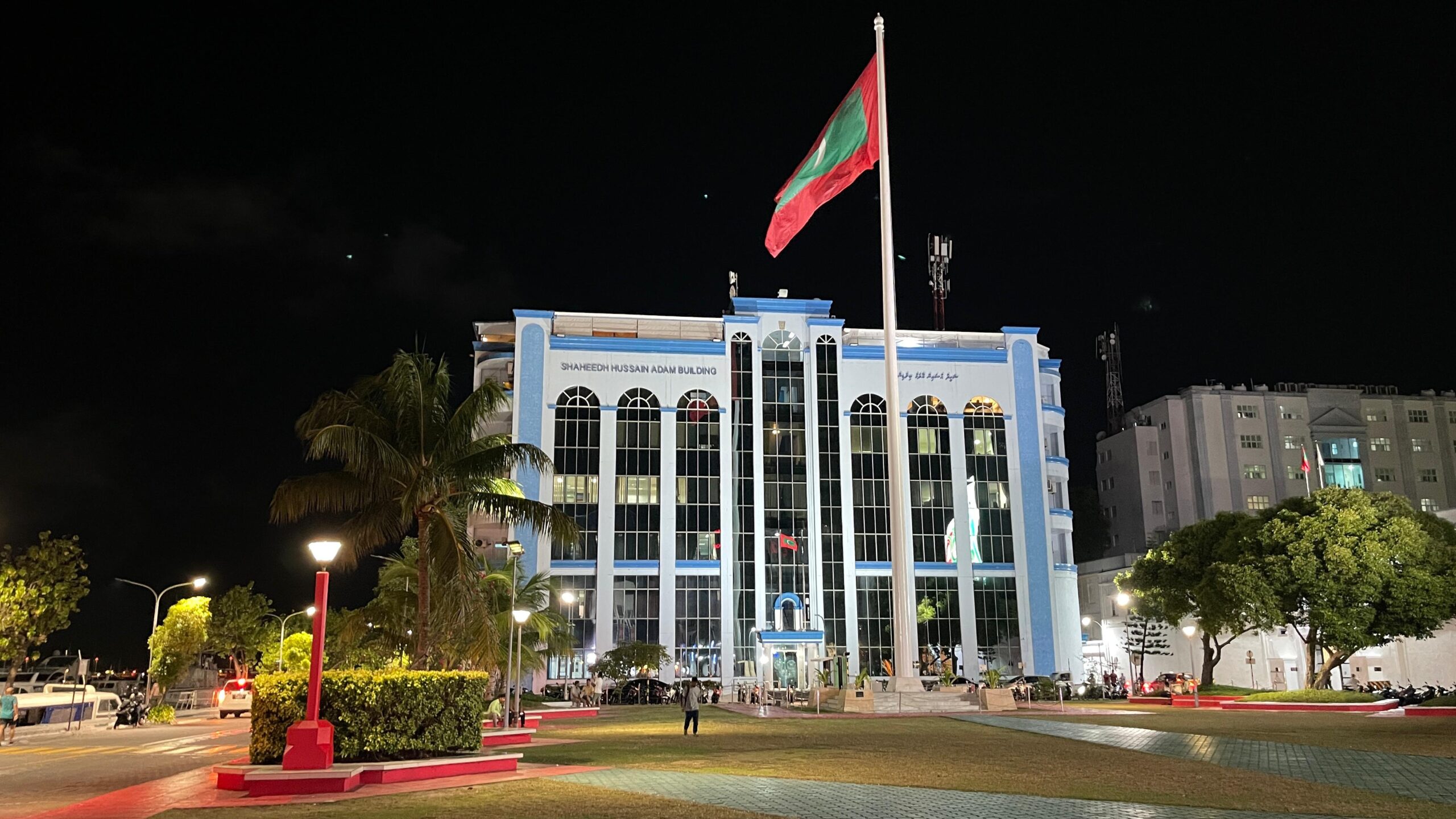 ރާއްޖެއަށް 5 ކިލޯ މަސްތުވާތަކެތި އެތެރެކުރަން އުޅުނު މާބަނޑު އަންހެންމީހާގެ ދެވަނަ ބަންދަށް 30 ދުވަސް