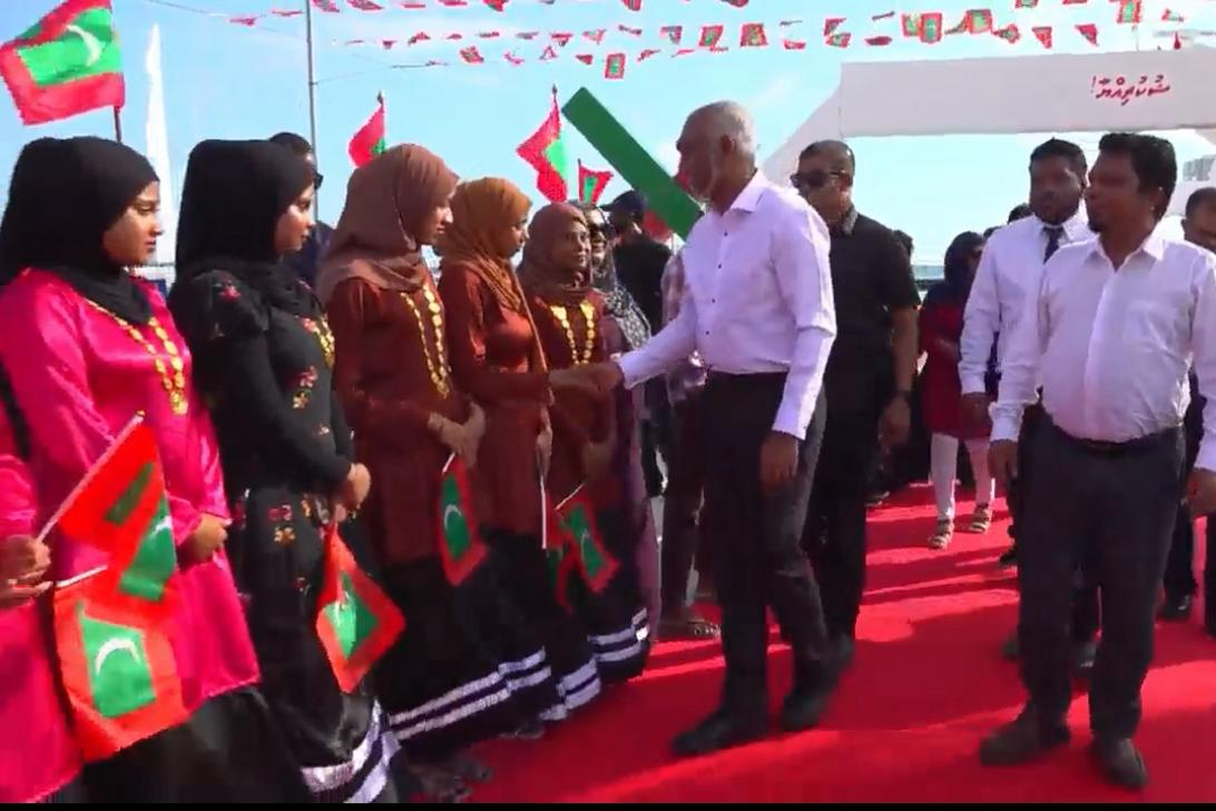 ރައީސްގެ އއ. އަތޮޅު ދަތުރުފުޅު: ބޮޑުފޮޅުދޫއިން ހޫނު މަރުހަބާއެއް ދަންނަވައިފި