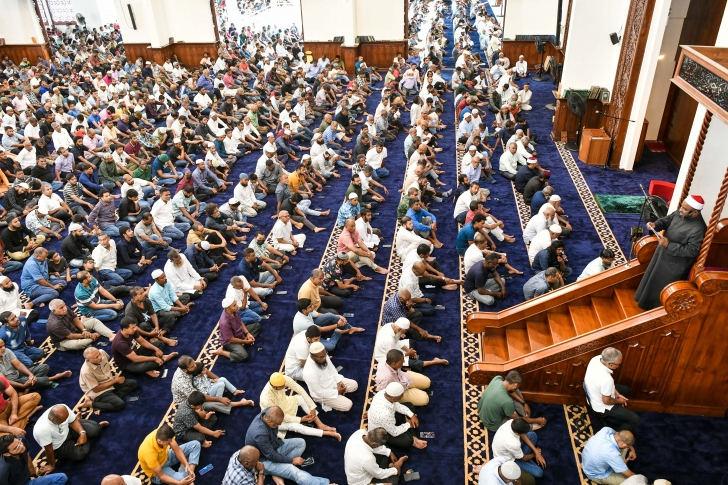 އިސްލާމީ އުންމަތް މިހާރު ބަލިކަށިވަނީ އިސްލާމީ ތައުލީމާއި ޝަރީއަތާ ދުރަށް ދާތީ: ހުތުބާ