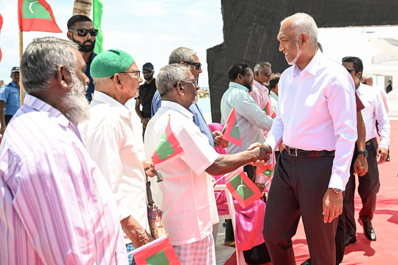 ރައީސްގެ އއ. އަތޮޅު ދަތުރުފުޅު: މާޅޮހުން ހޫނު މަރުހަބާއެއް ދަންނަވައިފި