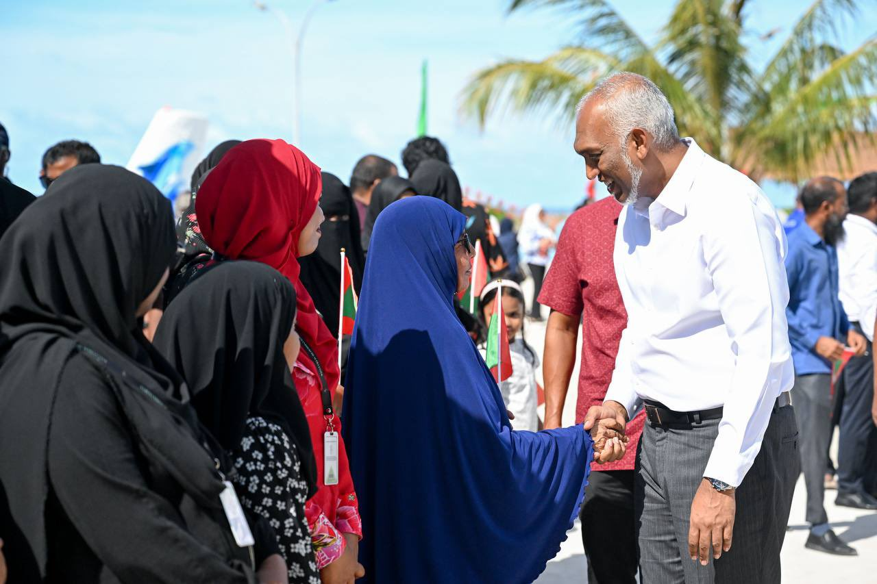 ރައީސްގެ އއ. އަތޮޅު ދަތުރުފުޅު: ހިމަންދޫއިން ހޫނު މަރުޙަބާއެއް!