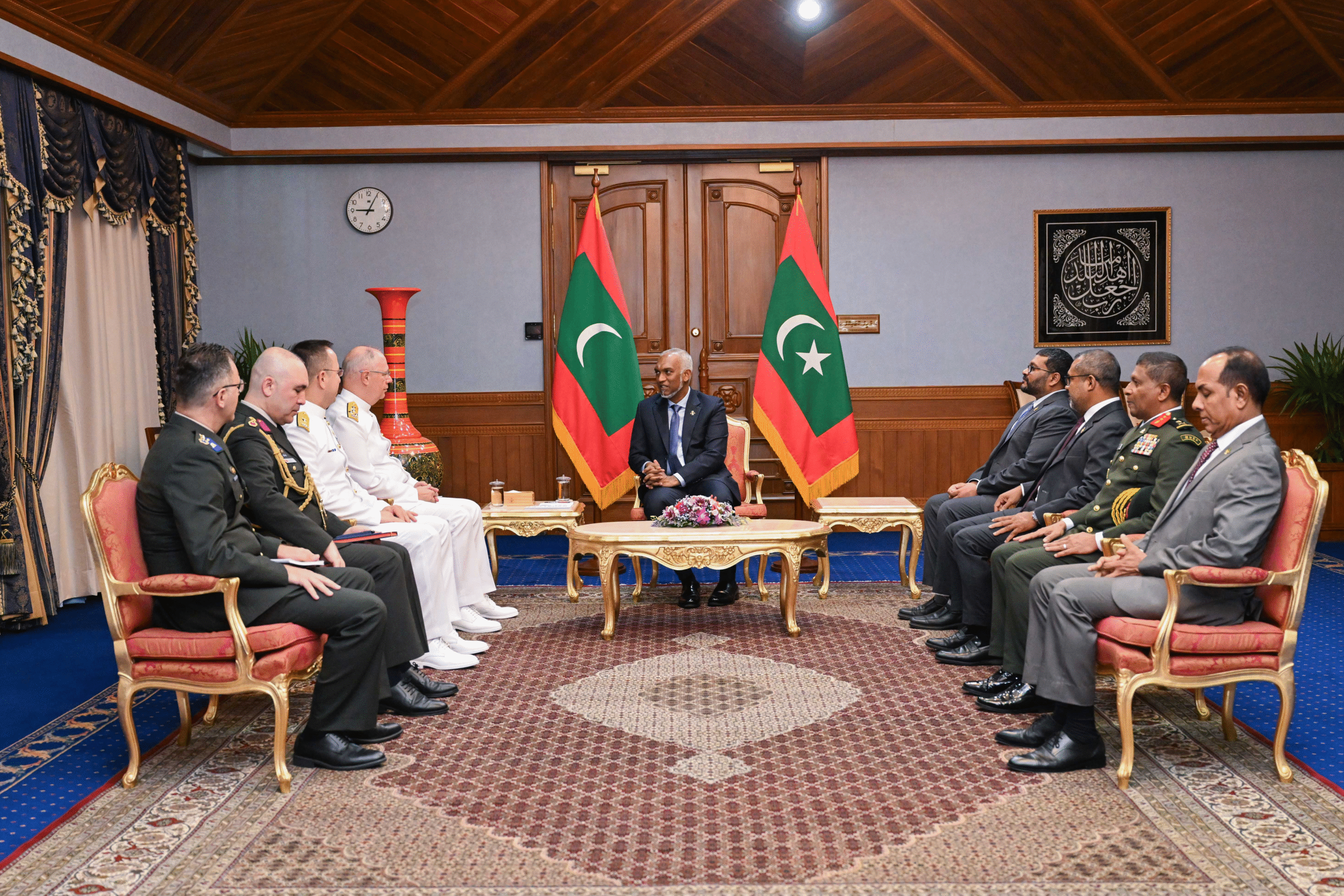 ތުރުކީ ނޭވީގެ ފްލީޓް ކޮމާންޑަރ އެޑްމިރަލް ކާދިރް ޔިލްޑްޒް، ރައީސްގެ އަރިހަށް އިޙްތިރާމްގެ ޒިޔާރަތެއް ކުރައްވައިފި