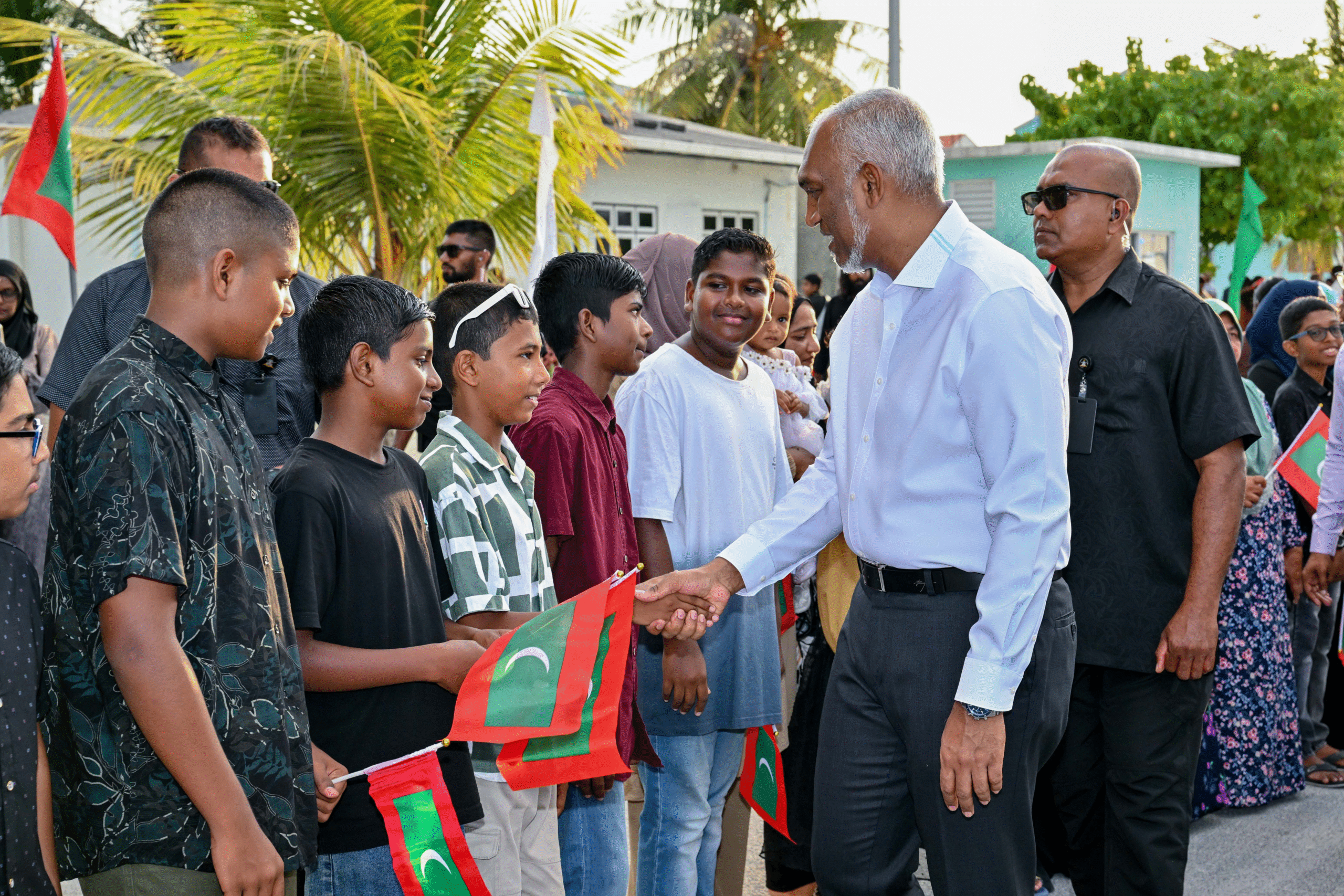ރައީސް، ބ. އަތޮޅަށް ކުރެއްވި ދަތުރުފުޅު ނިންމަވާލެއްވުމަށްފަހު މާލެ ވަޑައިގަންނަވައިފި