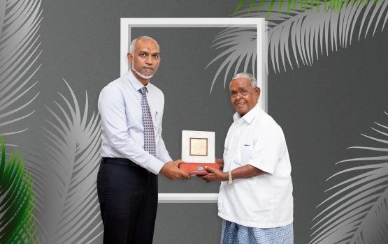 ޑޮލަރުގެ ދަތިކަން ޙައްލުކުރުމަށްޓަކައި، ވެރިކަމުގެ ދައުރު 10އެއް ނުވަތަ 15 އަހަރަށް ދަންމާލަން ޖެހޭ: އުއްޗު