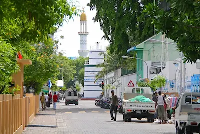 ޓްރެފިކަށް ލުޔެއް ހޯދުމަށްޓަކައި، މެދު ޒިޔާރަތް މަގު ހުޅުވާލުމަށް މަޝްވަރާ ކުރަނީ