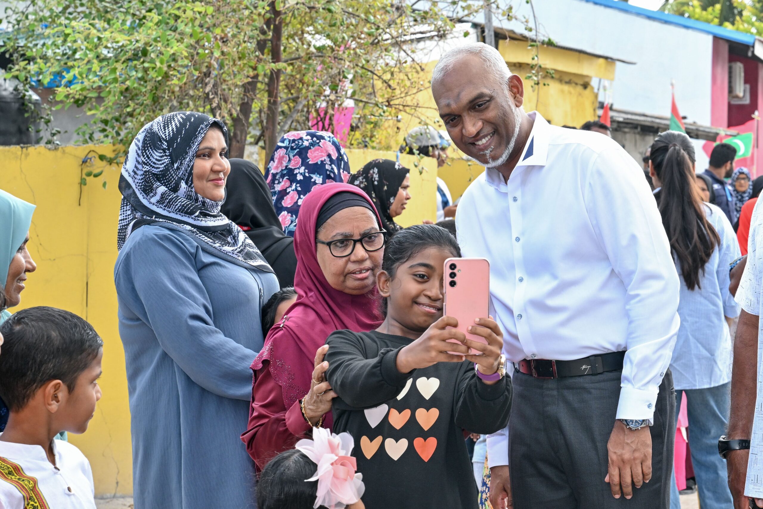 ރަށްރަށުގެ ރައްޔިތުން ހިންގާ ޢާންމު ވިޔަފާރީގެ ތެރެއަށް ކައުންސިލުތަކުން ނުވަނުމަށް ރައީސްގެ އިލްތިމާސް!