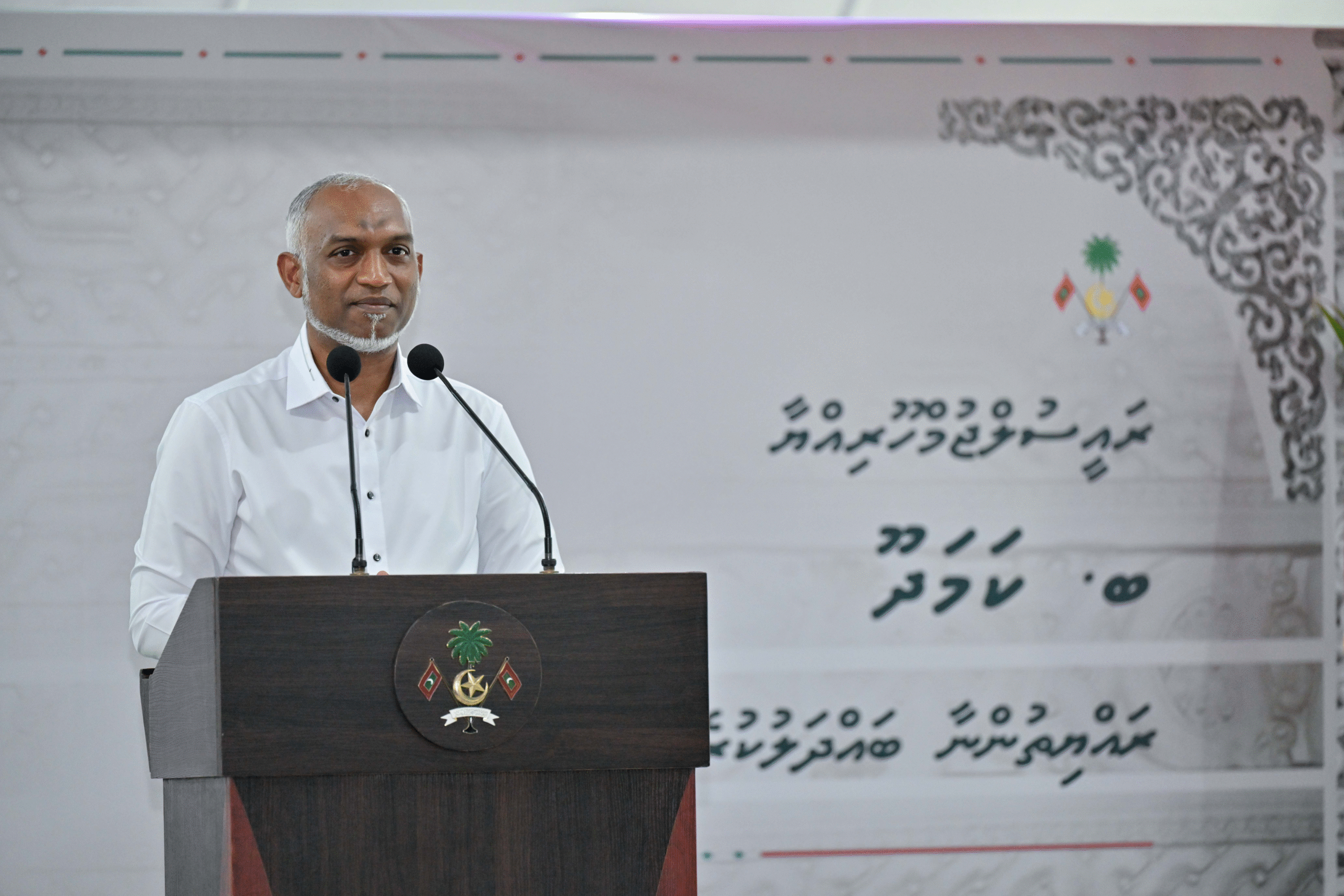ރައްޔިތުންގެ ކަންކަން ފުރިހަމަކުރާނީ، ޗާޓުން ބާކީފައި އޮތް އޮތުމަށް ނިމުން ގެނުވައި، ރައްޔިތުންނާ ގާތުން މަސައްކަތްކޮށްގެން: ރައީސް
