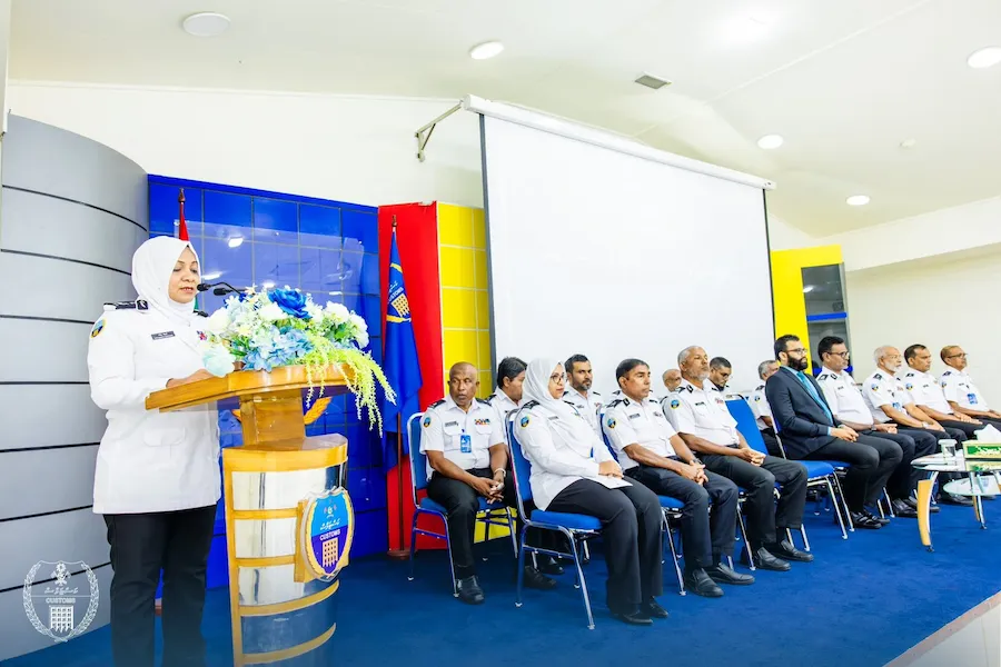 ކަސްޓަމްސްގެ އައު އޮފިސަރުންނަށް ވިސްނުންތެރިކަމާއި ވަފާތެރިކަމާއެކު ޚިދުމަތް ކުރެއްވުމަށް ދިޔާނާ އެދިވަޑައިގެންފި