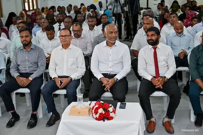 ރައީސް މައުމޫނަށްފަހު ކަމަދުއަށް ވަޑައިގެންނެވި ރައީސަކީ މުޢިއްޒު: ވިދާޅުވީ ކަމަދޫ ތަރައްގީގެ ލިސްޓުގެ ކުރިއަށް ގެންނަވާނެކަމަށް!