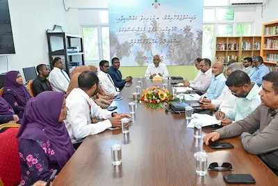 ރައީސް، ކުޑަރިކިލު ކައުންސިލާ ބައްދަލު ކުރައްވައި ރަށުގެ ތަރައްޤީއަށް ރާވާފައިވާ މަޝްރޫއުތަކާ ގުޅޭގޮތުން މަޝްވަރާ ކުރައްވައިފި