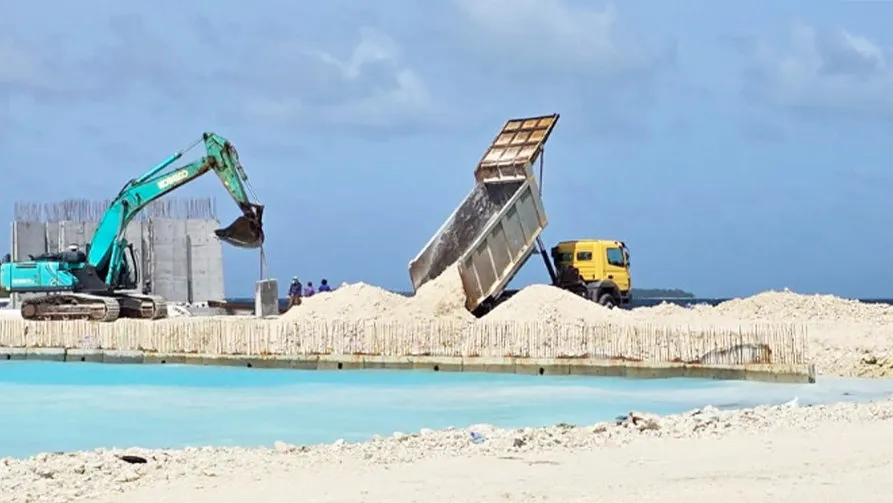 އޭދަފުށީ ބަނދަރު ތަރައްޤީކުރުން: ބ އަތޮޅުގެ ވިޔަފާރިއާ ގުޅިފައިވާ މަޝްރޫޢެއް، މަސައްކަތުގެ %35 ވަނީ ނިމިފައި