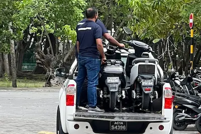 ވިލިމާލޭ ފެރީ ޓާމިނަލް ސަރަހައްދުގައި ޕާކްކުރާއިރު ސަމާލުވެލައްވާ: ފުލުހުން