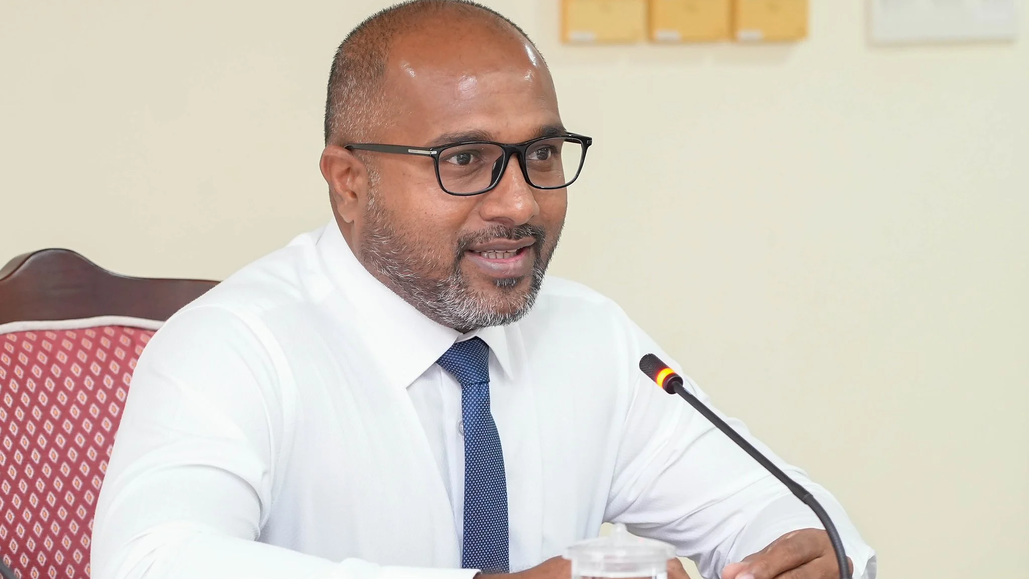 ޔުމްނު ވެއްޓުނު މައްސަލަ; ވަޒީރު އިހުސާން މަޖިލިހަށް ހާޒިރު ކުރަނީ