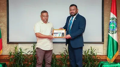 އެވްސް ކޮމްގައި ދިގު މުއްދަތަކަށް ޚިދުމަތް ކުރެއްވި މުވައްޒަފުންގެ އަގު ވަޒަންކޮށް ހަނދާނީ ފިލާ އަރުވައިފި