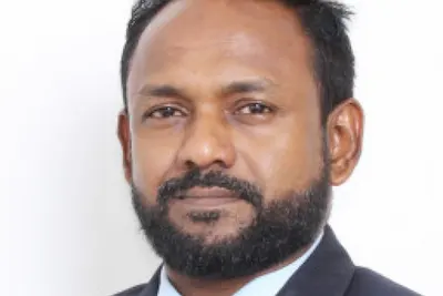 ޕްރެޝަރު ބޮޑުވުމުން ހައި ކޯޓުގެ ފަނޑިޔާރު ކަމުން ޝަހީދުގެ ނަން އަނބުރާ ނަގަނީ