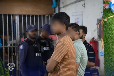 އިމިގްރޭޝަނުން ހިންގި އޮޕަރޭޝަނެއްގަ 25 ބިދޭސިއަކު ހައްޔަރަށް!
