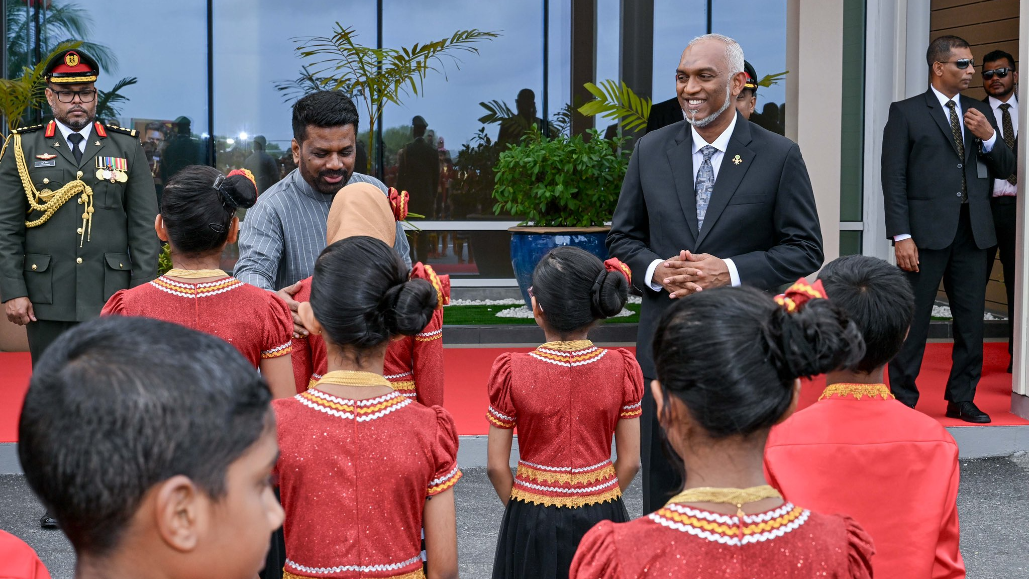 ދެޤައުމުގެ ދެމެދު މާނަހުރި ގޮތެއްގައި މަޝްވަރާތައް ބޭއްވި، ގުޅިގެން މަސައްކަތް ކުރާނެ ދާއިރާތައް ކަނޑައެޅޭނެ: ލަންކާ ރައީސް