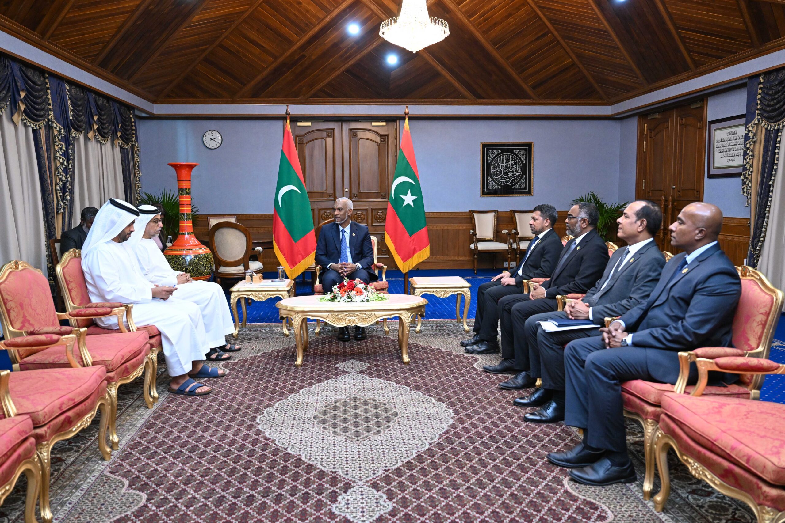 އަބޫދާބީ ފަންޑްގެ ޑިރެކްޓަރ ޖެނެރަލް ރައީސްގެ އަރިހަށް އިޙްތިރާމުގެ ޒިޔާރަތެއް ކުރައްވައިފި